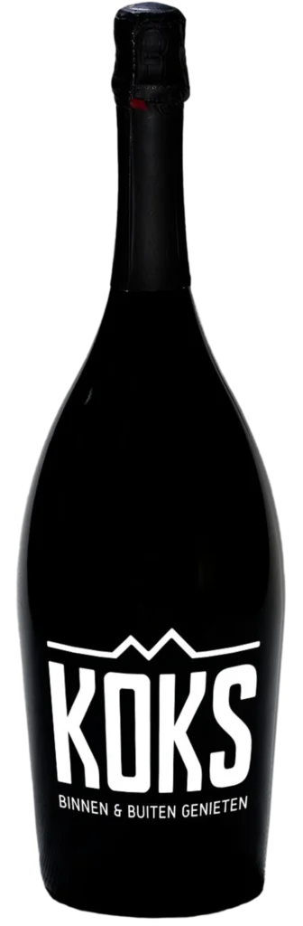 Zwarte magnumfles prosecco met het witte logo van KOKS en de tekst "BINNEN & BUITEN GENIETEN".