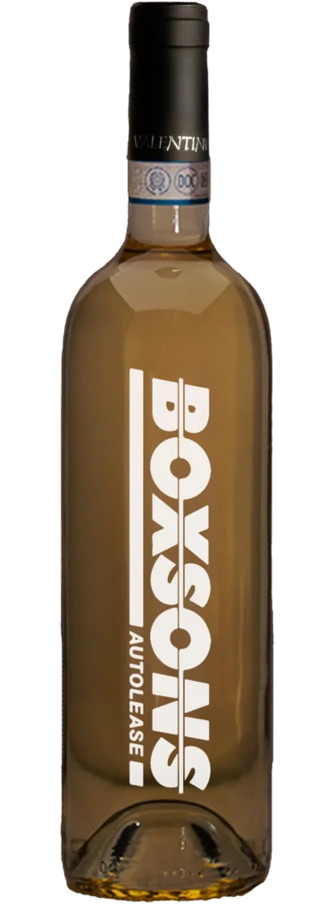 Fles witte wijn met het logo van Boxsons Autolease op het etiket.
